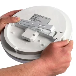 Altais LED-loftslampe, IP54, Ø 22 cm