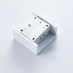 Anneke - kantet LED væglampe af gips