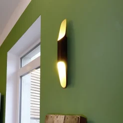 Apodis LED-væglampe, sort/guld, højde 50 cm, metal dæmpbar