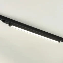 Arcchio Harlow LED-skinnelampe, sort, 69 cm, 4.000 K