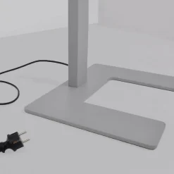 Arcchio LED-gulvlampe til kontor Aila, sølv, dagslyssensor