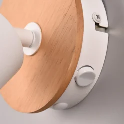 Aruni vægspot af træ, 1 lyskilde, hvidt