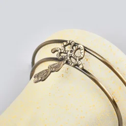 ASCANA væglampe, der virker antik