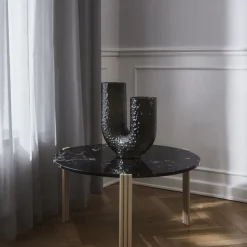 AYTM Arura-vase, sort, højde 40 cm, bredde 34 cm, glas