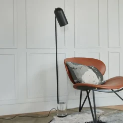 AYTM Gulvlampe Luceo, sort