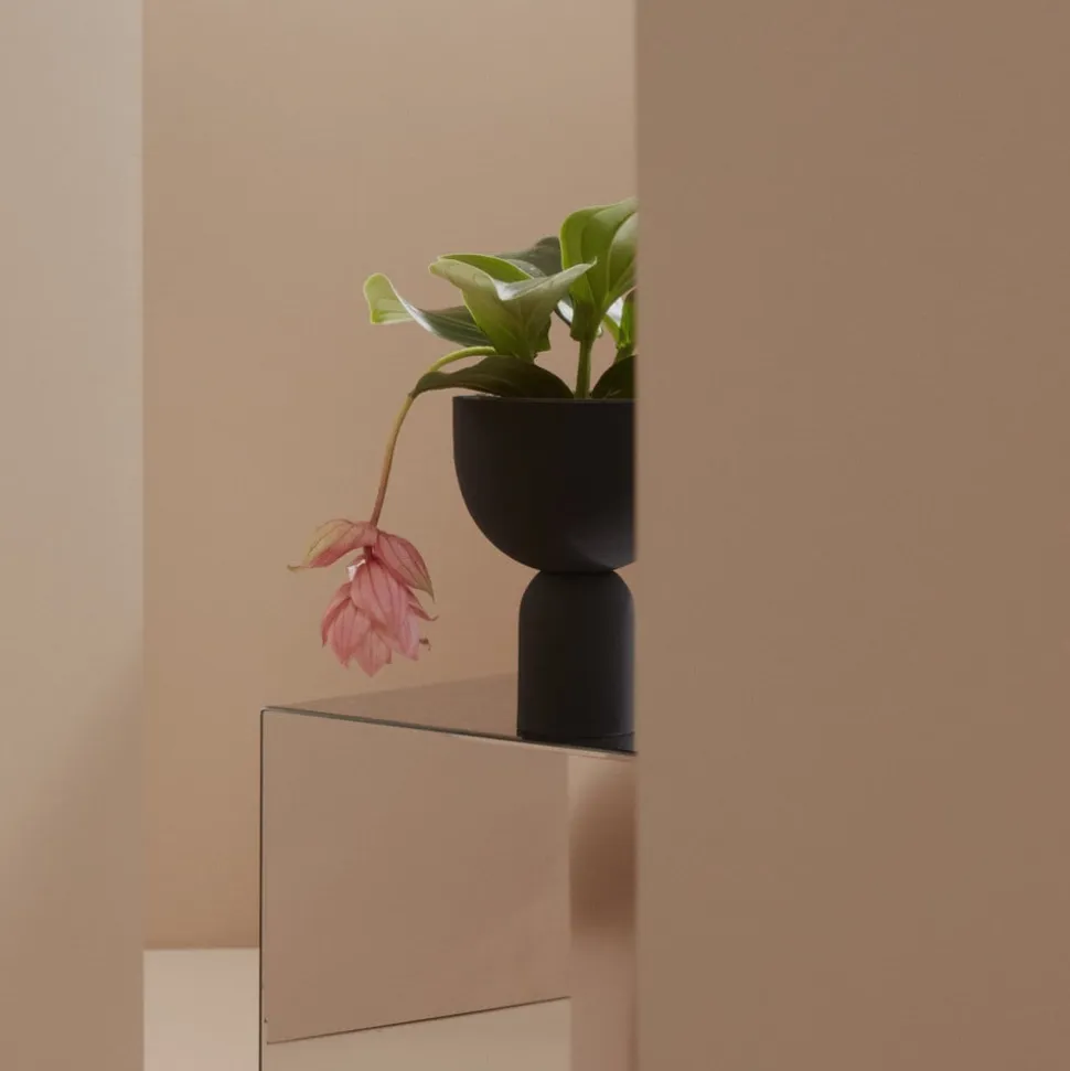 AYTM Torus urtepotte, sort, Ø 22 cm, højde 30,6 cm, jern