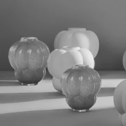 AYTM Uva-vase, keramik, hvid, Ø 26 cm, drueform