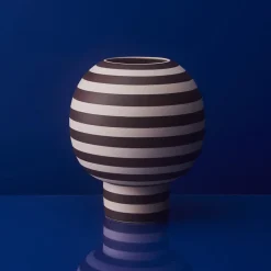 AYTM Varia-vase, rød, Ø 18 cm, højde 21 cm, keramik