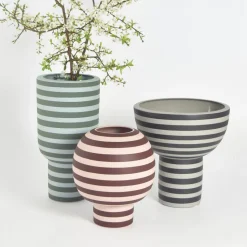 AYTM Varia-vase, rød, Ø 18 cm, højde 21 cm, keramik