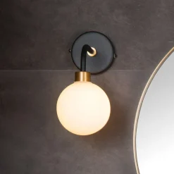 Berend væglampe af glas, højde 25,2 cm