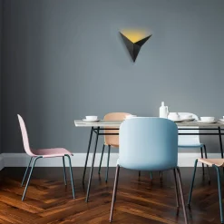 Bird 3201 uplight væglampe, trekantet design, sort