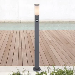 Boston stibelysning, højde 110 cm, med sensor