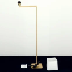 Carlton tekstilgulvlampe, mat messing