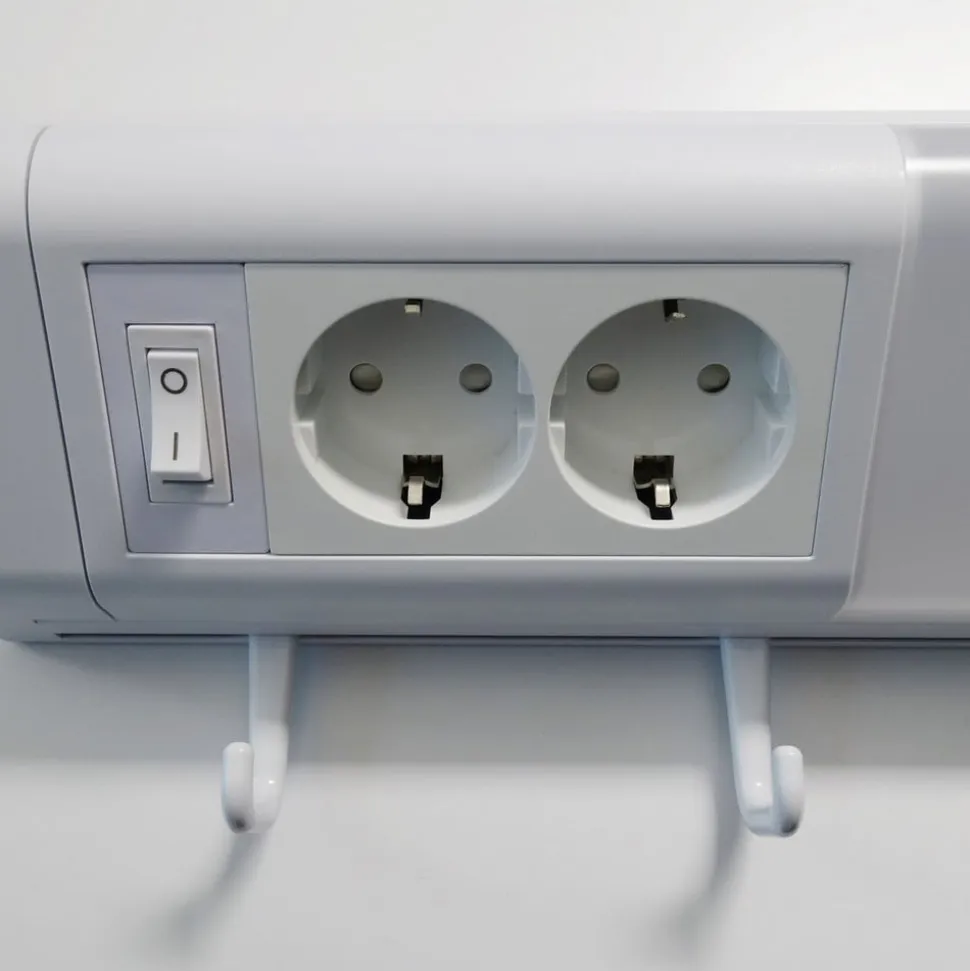 Chianti 15 W møbelpåbygningslampe 2 stikkontakt