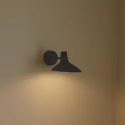 Darci kort væglampe, udspring 33,5 cm, sort