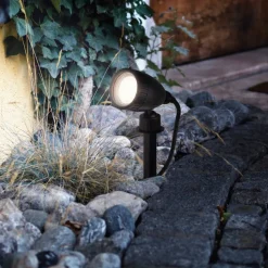 Diskret LED-spot Nema med jordspyd