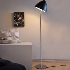 Dyberg Larsen gulvlampe Oulu, sort/stål, højde 128 cm