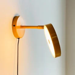 Dyberg Larsen LED-væglampe Starlight, gul, Ø 14 cm dæmpbar