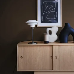 Dyberg Larsen Morph bordlampe, hvid, højde 35 cm, metal