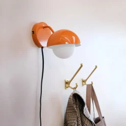 Dyberg Larsen Rose væglampe, blank orange