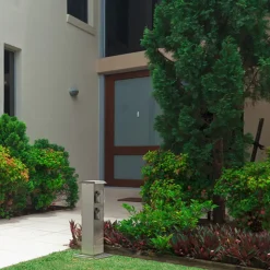 Energisøjle 400166 i stål med 4 stikkontakter