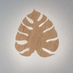 Envostar væglampe Folah, bladform, lyst træ, 40 x 35 cm