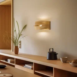 Euluna væglampe Tornado, guldfarvet