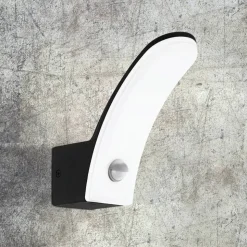 Fiumicino udendørs LED-væglampe med sensor