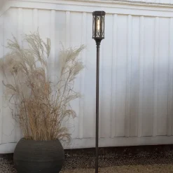 Folke LED-gadelampe kan monteres i 3 højder