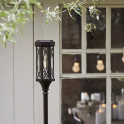 Folke LED-gadelampe kan monteres i 3 højder