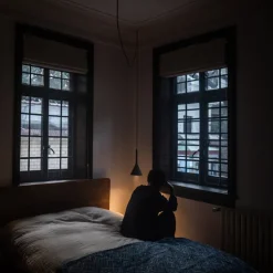 Foscarini Aplomb Mini pendellampe af beton, grå