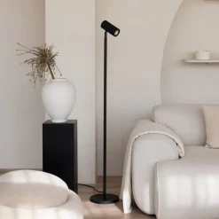 GOOD & MOJO Gulvlampe Java, sort, 141 cm, bambus, GU10