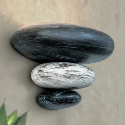 Grå LITICA væglampe med imiterede sten