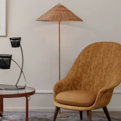 GUBI 9602 gulvlampe, messing, med rattanskærm