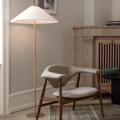 GUBI 9602 gulvlampe, messing, med kanvasskærm