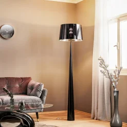 Gulvlampe Totem LS med krom-finish, sort