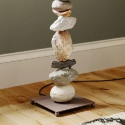 Gulvlampe Vera med stofskærm og sten-dekor