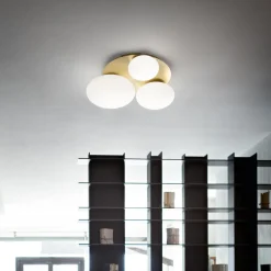 Ideal Lux loftlampe Ninfea, messingfarvet, opalglas, 3-lys.