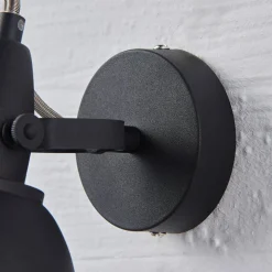 Julin sort og guldfarvet væglampe