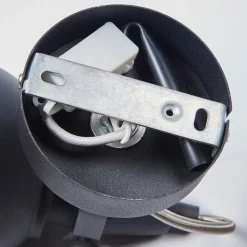 Julin sort og guldfarvet væglampe