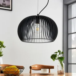 Jusra pendellampe i sort metal, 1 lyskilde.