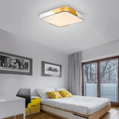 JUST LIGHT. Bila LED-loftslampe, hvid, 32x32 cm, træ