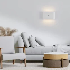 JUST LIGHT. LED-batteridrevet væglampe Ziddy, hvid, sensor 3.000 K