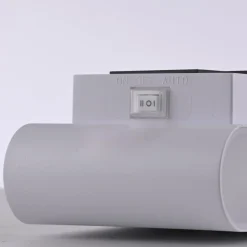 JUST LIGHT. LED-batteridrevet væglampe Ziddy, hvid, sensor 3.000 K