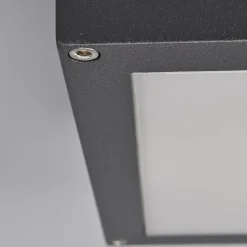 Kantet udendørslampe Nerea