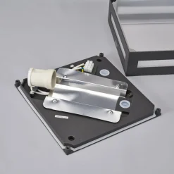 Kantet udendørslampe Nerea