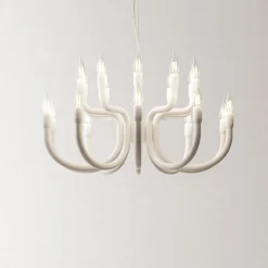 Karman Snoob lysekrone, hvid, Ø 73 cm, aluminium, 20-lys.