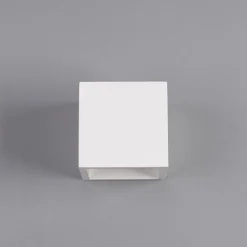 Kubusformet LED-væglampe Marita lavet af gips