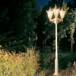 Lampemast 756 W i herregårdsstil med tre lys