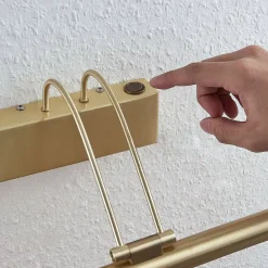 LED-gallerilampe Mailine med kontakt, messing